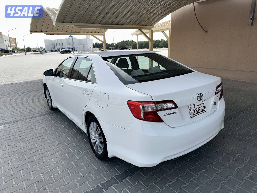 للبيع كامري موديل ٢٠١٥ نضيف جدا3
