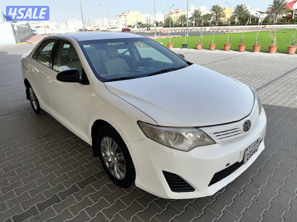 للبيع كامري موديل ٢٠١٥ نضيف جدا4