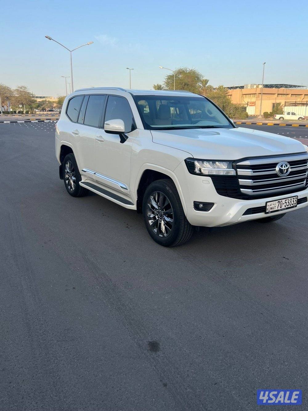 لاند كروز GXR الساير 2023 تون تيربو عداد 105 الف0