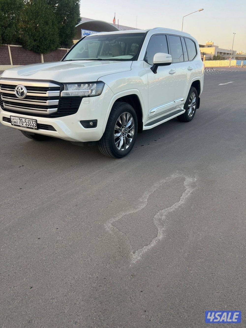 لاند كروز GXR الساير 2023 تون تيربو عداد 105 الف1