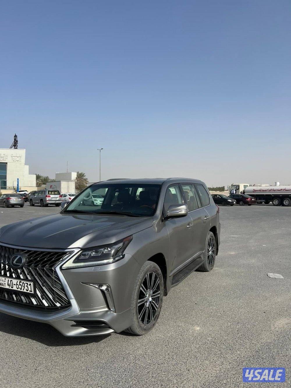 لكزس LX570 الساير 2017 درجه اولى عداد 276 الف0