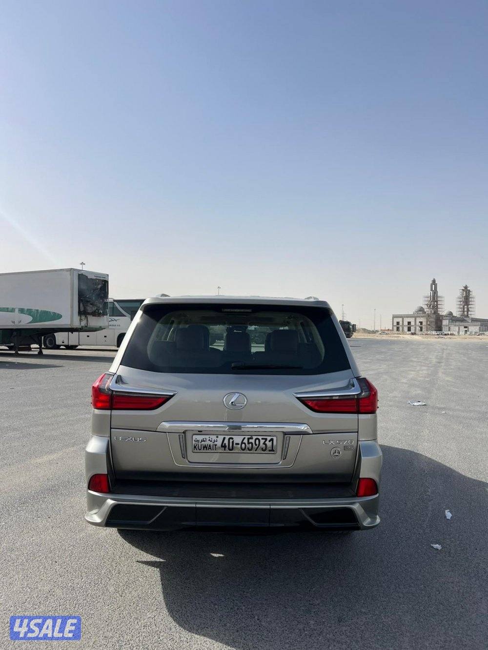 لكزس LX570 الساير 2017 درجه اولى عداد 276 الف4