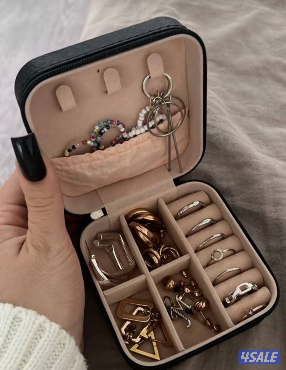 صندوق تنظيم المجوهرات العصري من الجلد الصناعي مع غطاء بسحاب وقماش ناعم0