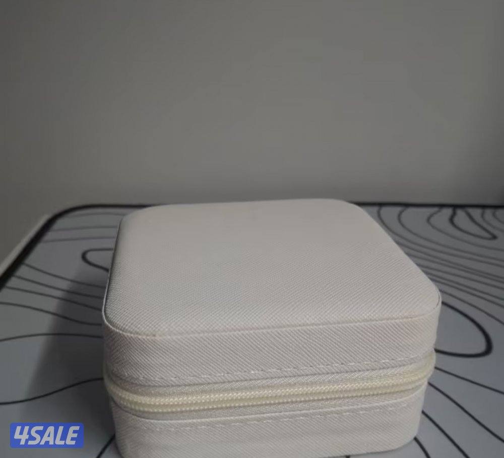 صندوق تنظيم المجوهرات العصري من الجلد الصناعي مع غطاء بسحاب وقماش ناعم7