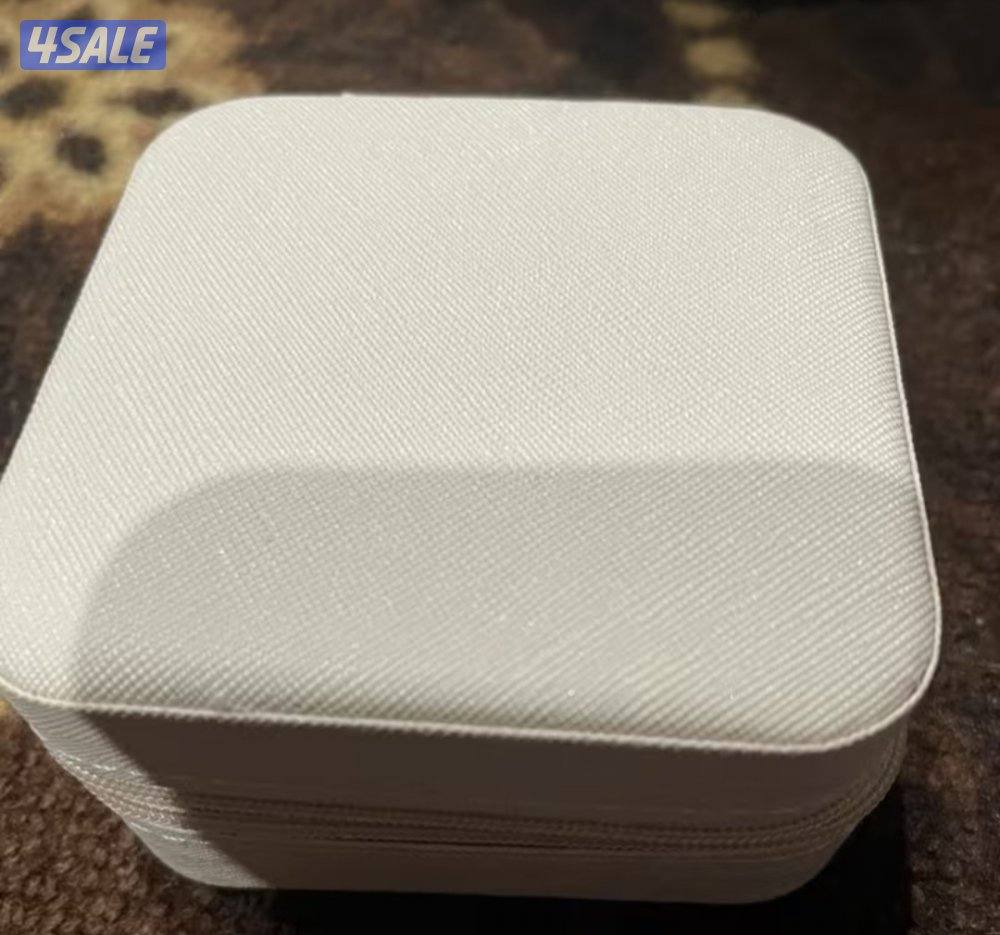 صندوق تنظيم المجوهرات العصري من الجلد الصناعي مع غطاء بسحاب وقماش ناعم8