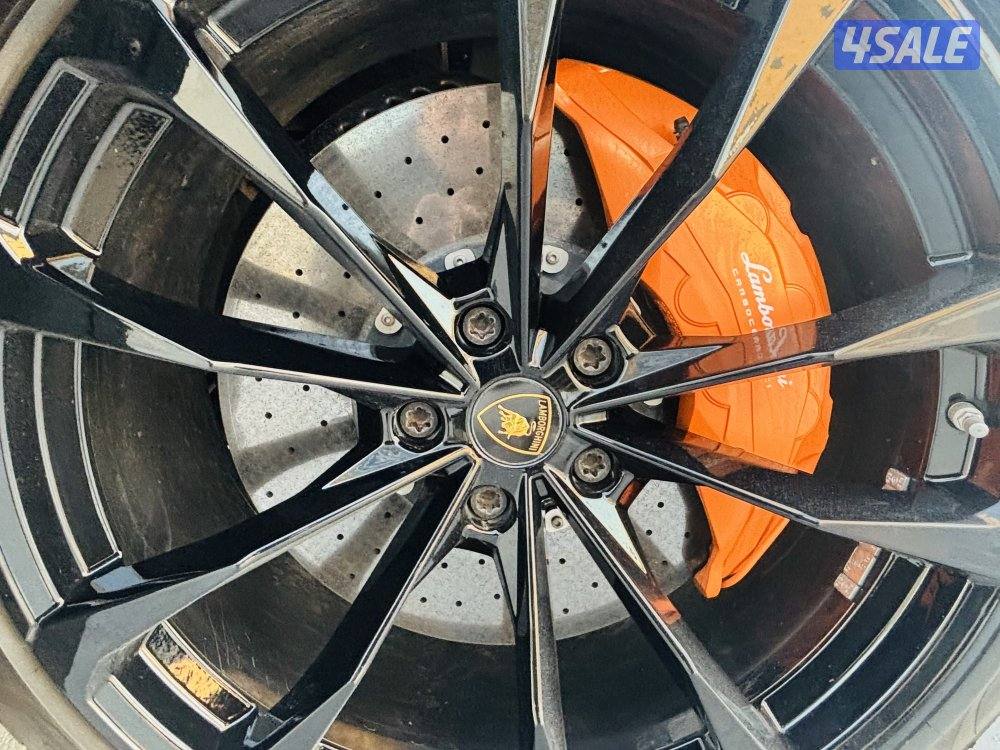 Lamborghini 4x4  Urs SUV model 20194