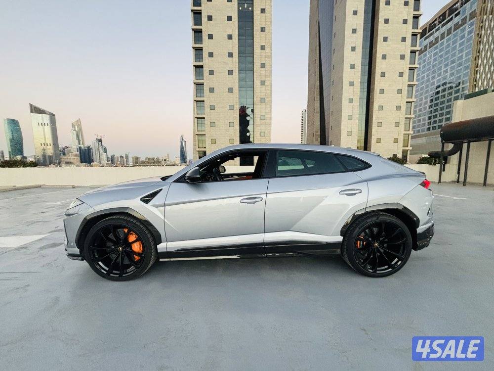 Lamborghini 4x4  Urs SUV model 201915