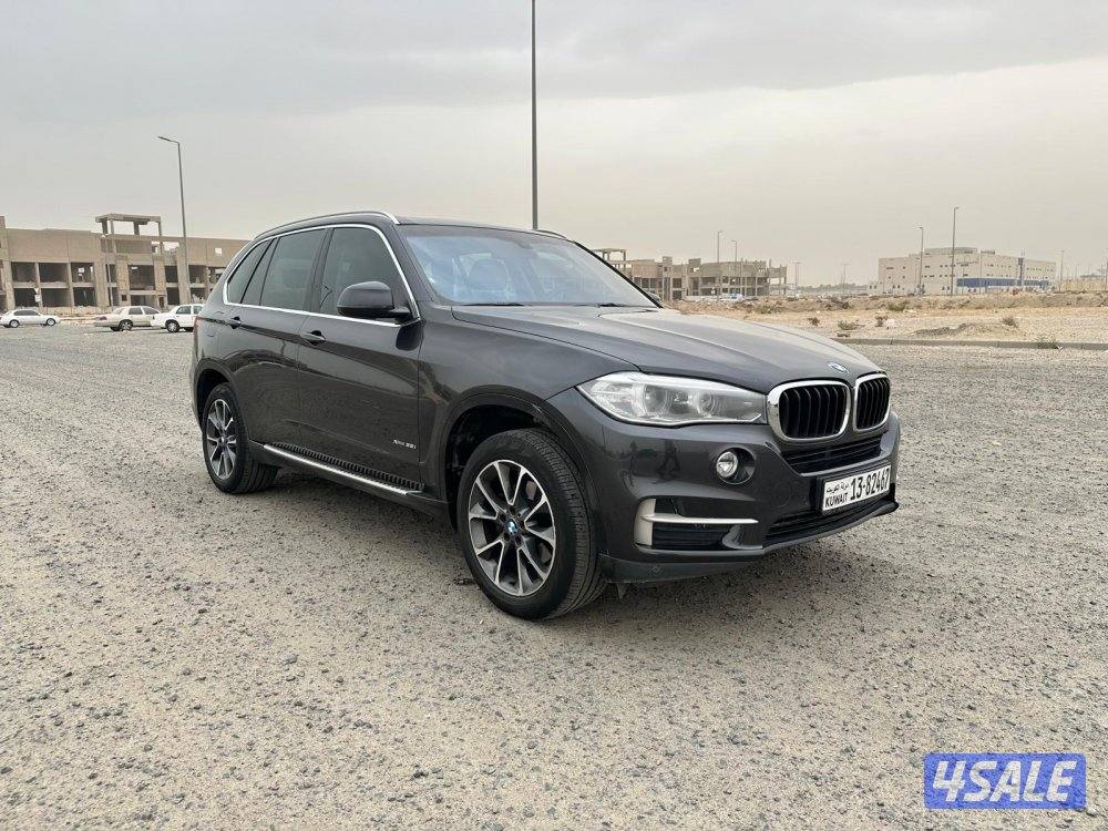 بي ام X5 صبغ وكالة موديل ٢٠١٥  عداد قليل كامل المواصفات0