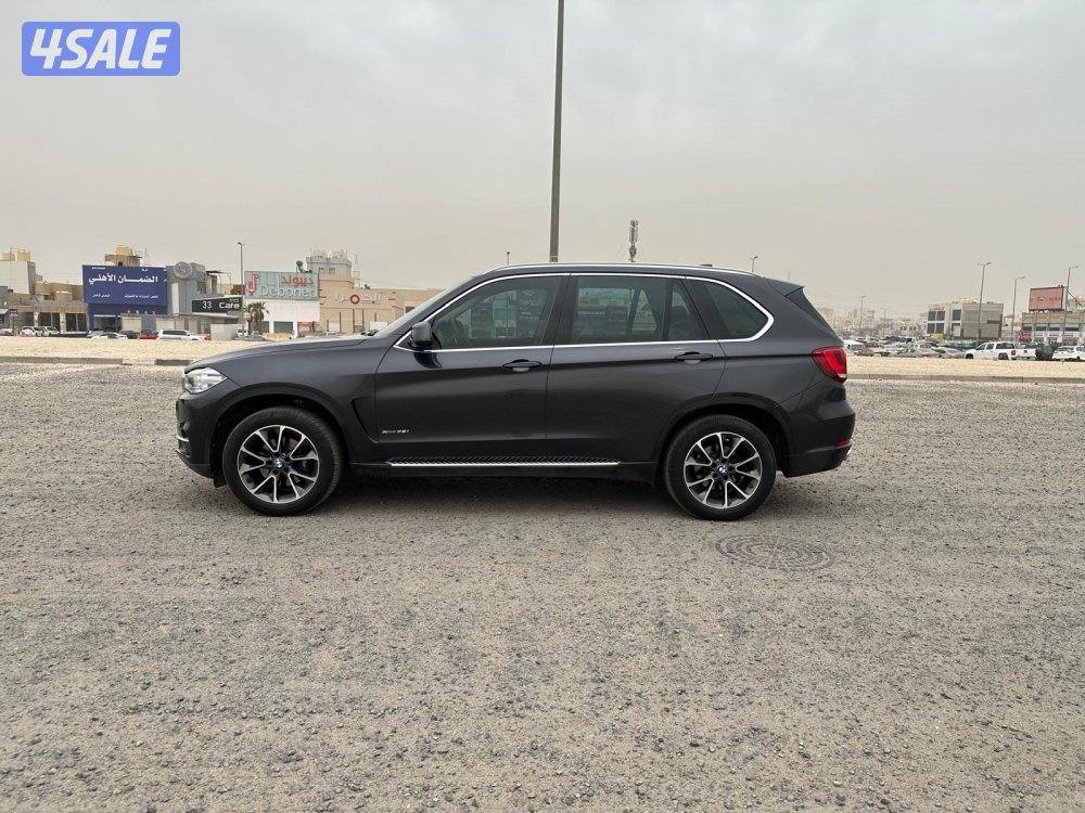 بي ام X5 صبغ وكالة موديل ٢٠١٥  عداد قليل كامل المواصفات4
