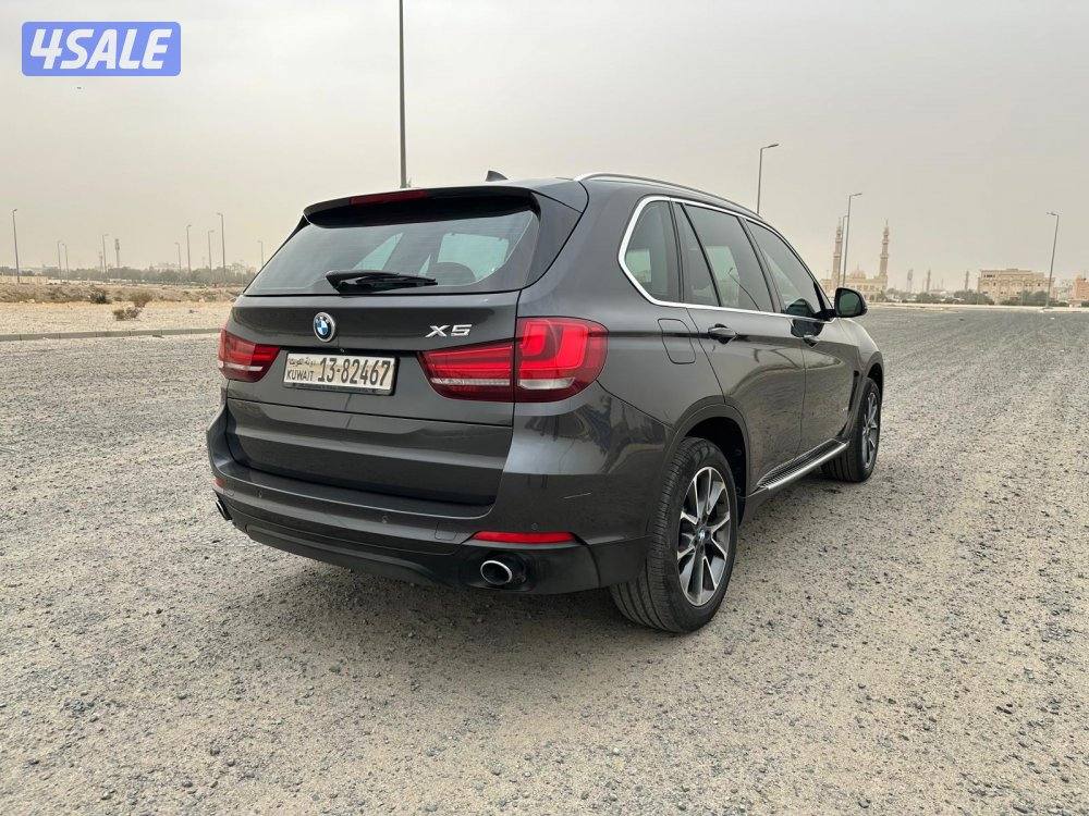 بي ام X5 صبغ وكالة موديل ٢٠١٥  عداد قليل كامل المواصفات6