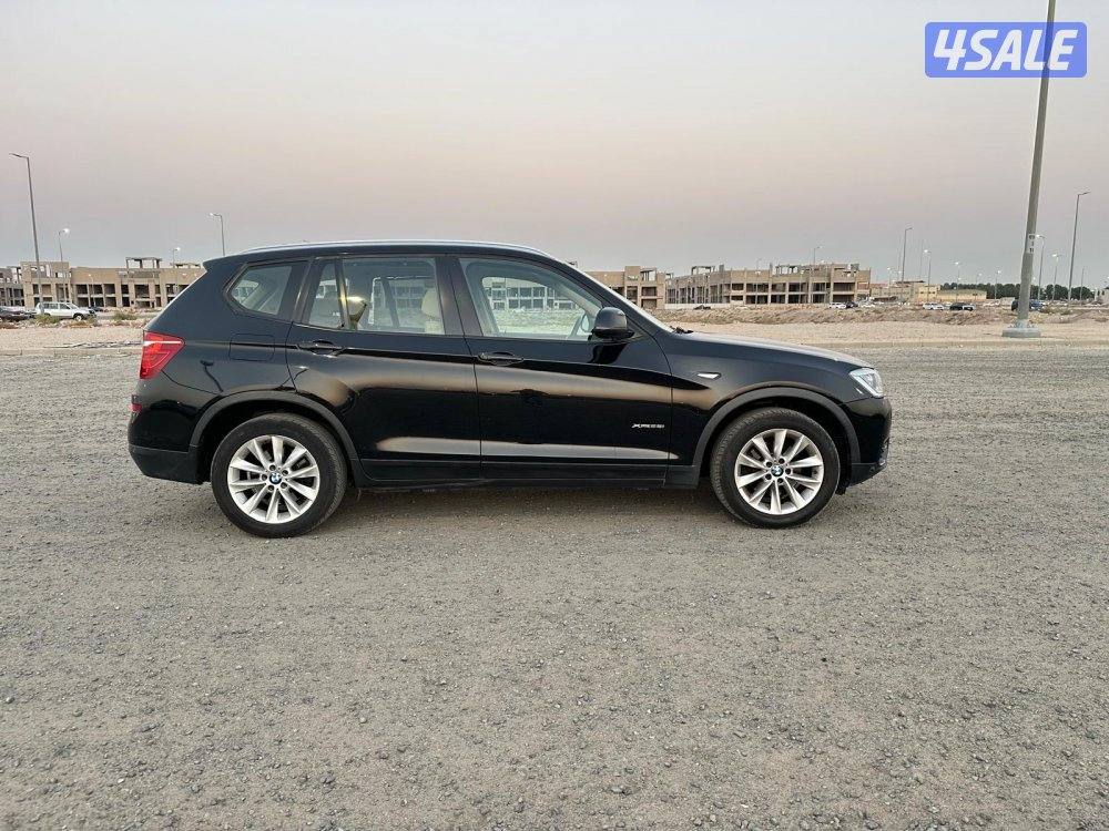 BMW X3 موديل ٢٠١٥ بحالة ممتازة عداد قليل4