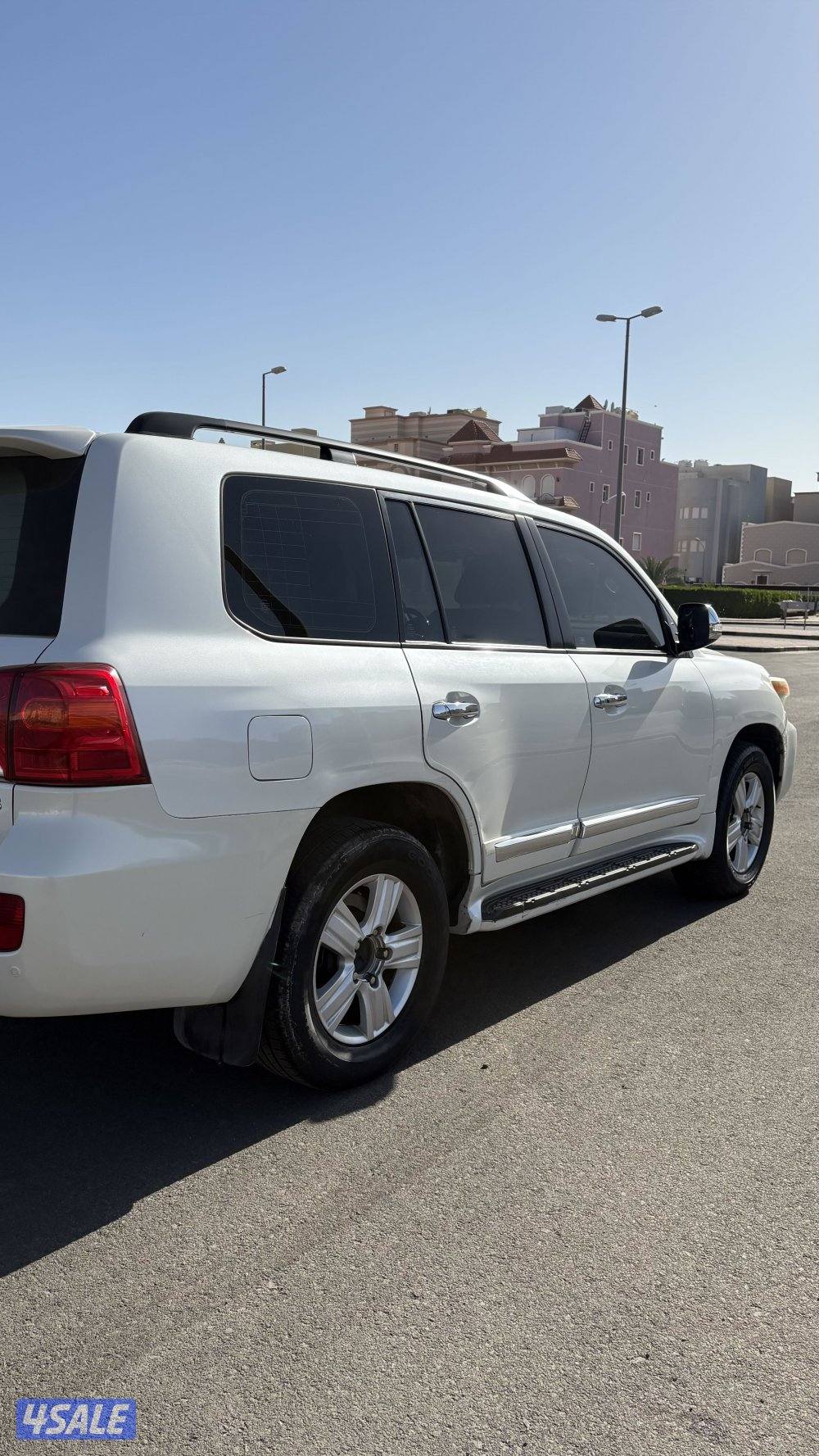 للبيع لاند كروز شرط الفحص  موديل 2012 كامل المواصفات درجة اولى0