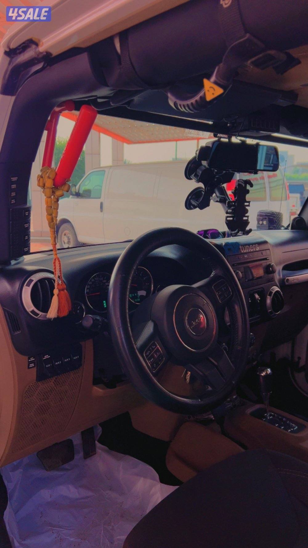 للبيع او البدل رانجلر 2013 شرط الفحص جير مكينه شاصي8