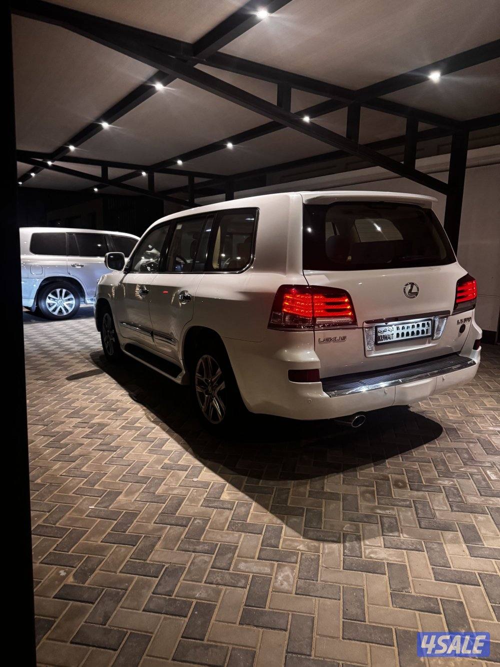 جيب لكزس 20142