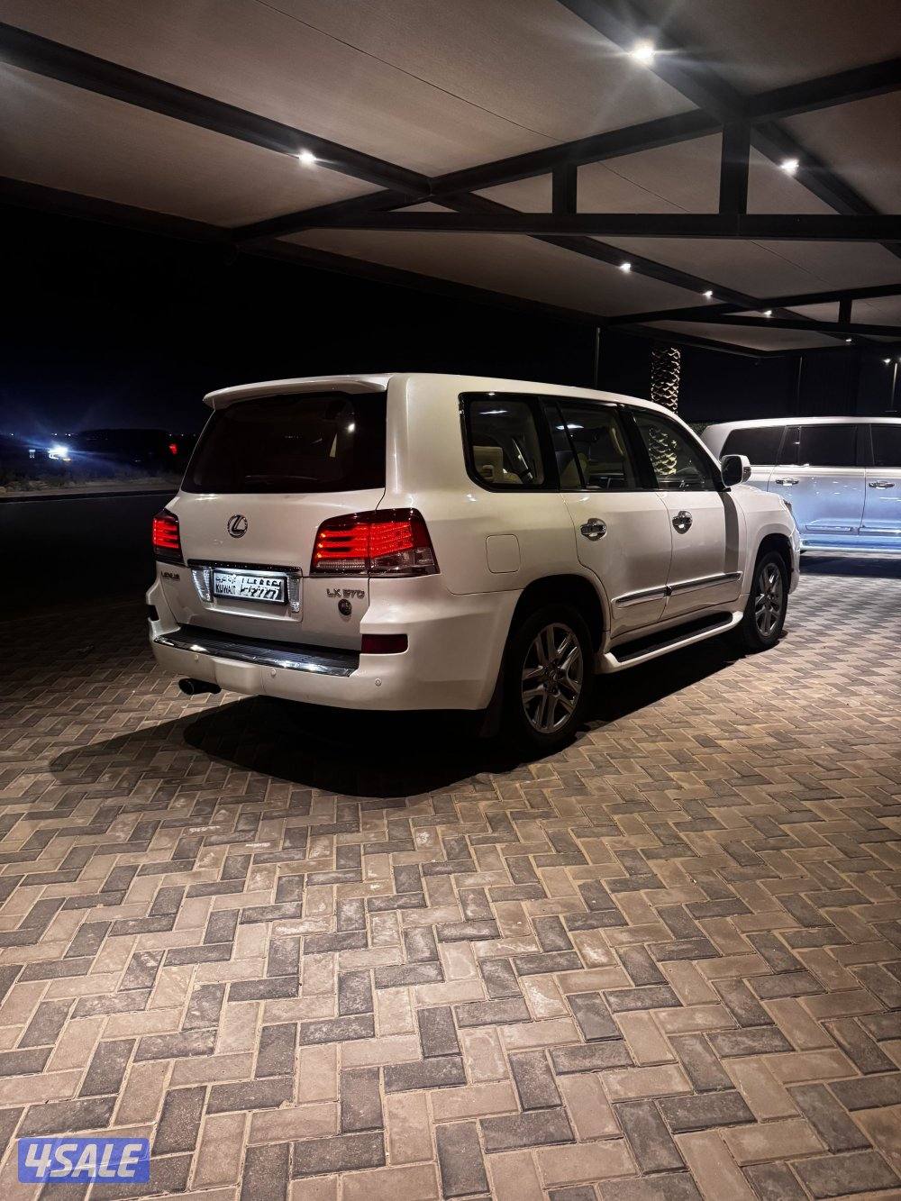 جيب لكزس 20143