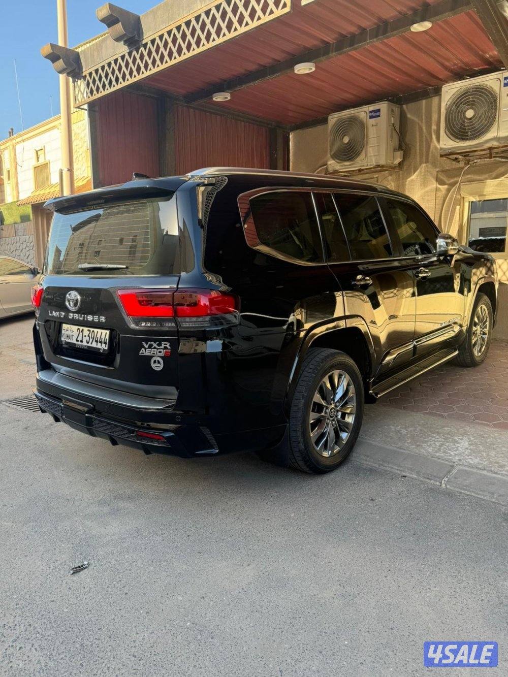 للبيع لاند كروزر VX ايرو اس موصفات VXR0