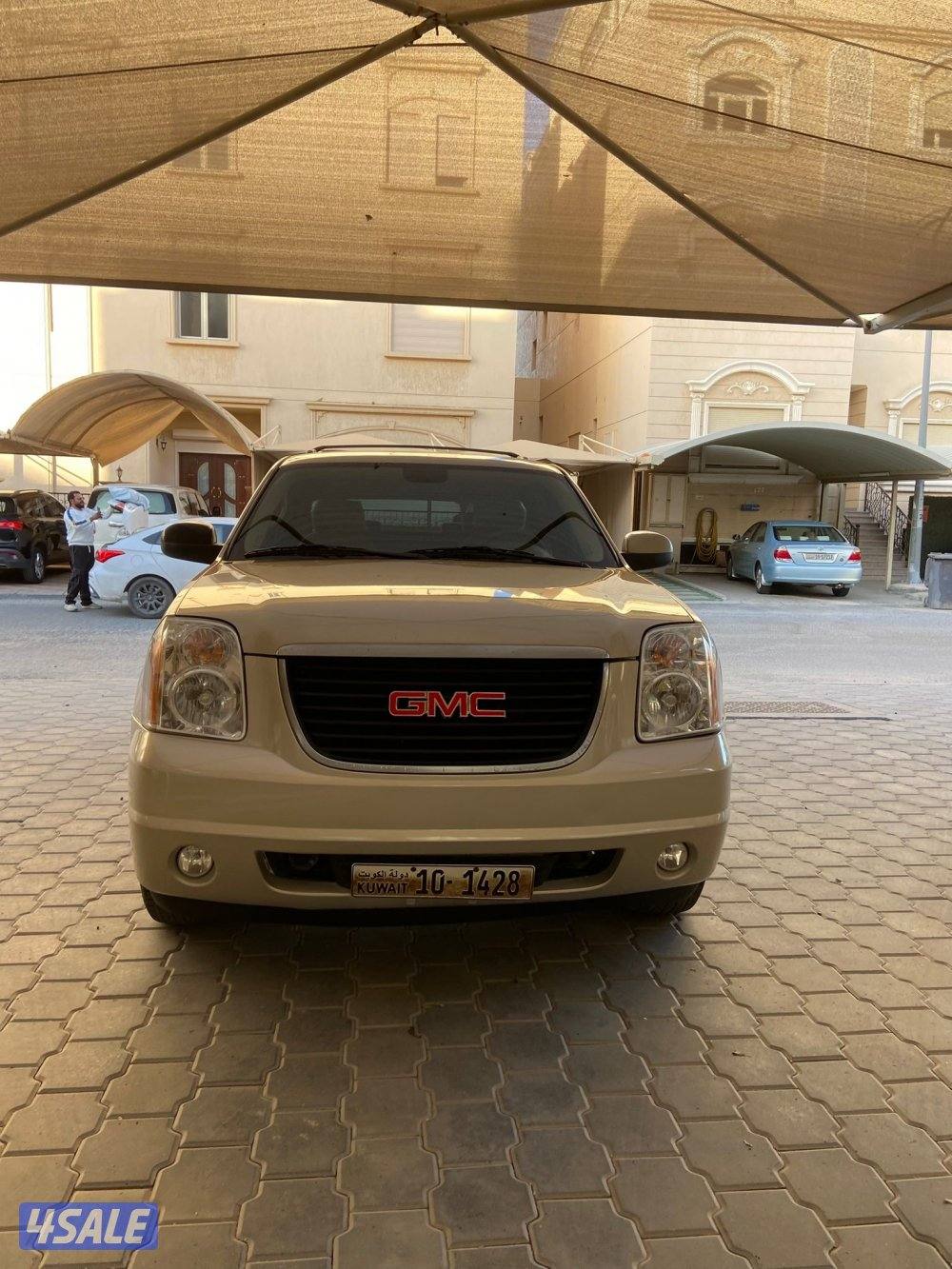 للبيع يوكن مديل ٢٠١٠ صبغ الوكاله. عداد ٣١٢والصامل مانقصر معاه3