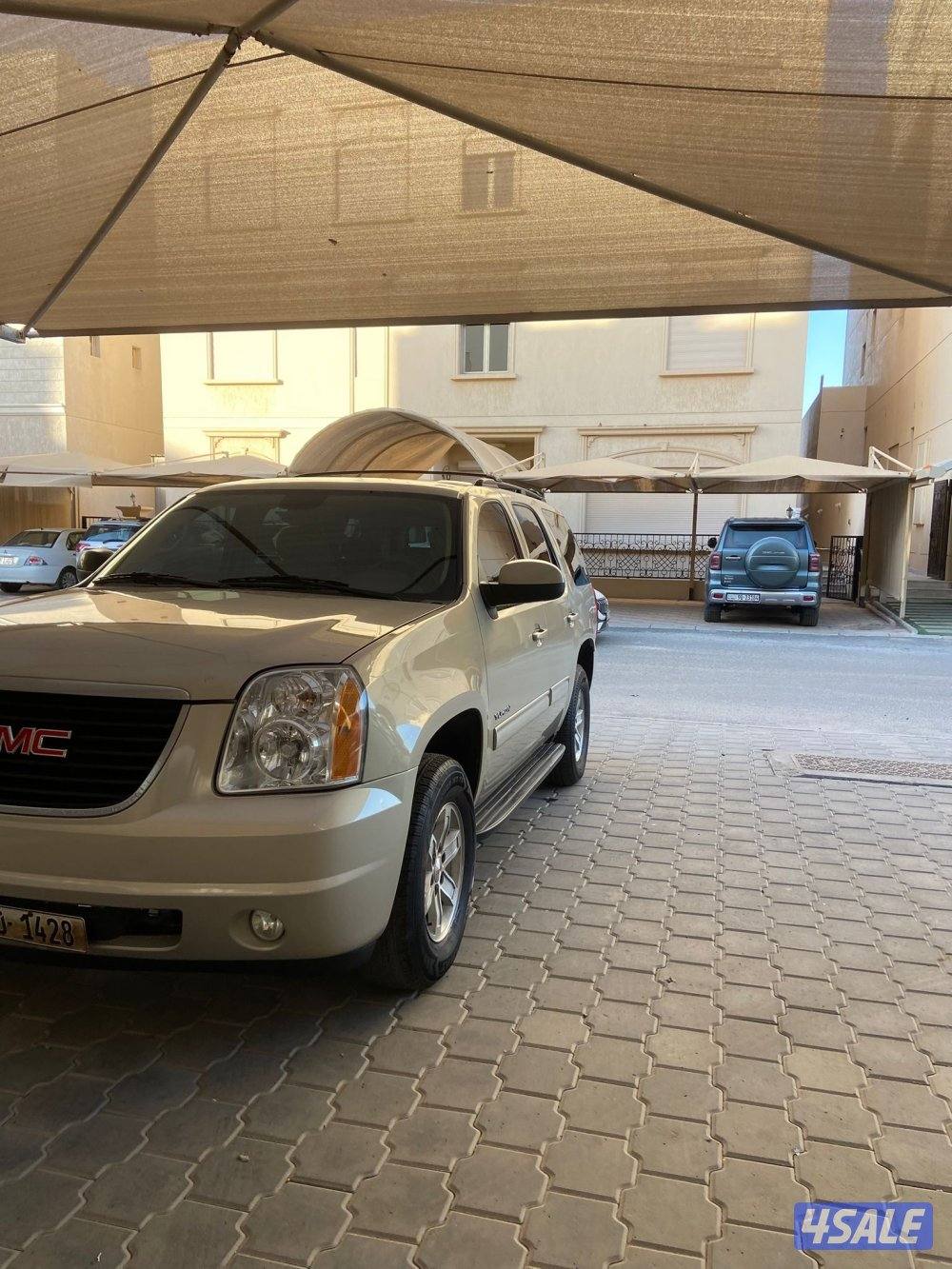 للبيع يوكن مديل ٢٠١٠ صبغ الوكاله. عداد ٣١٢والصامل مانقصر معاه6