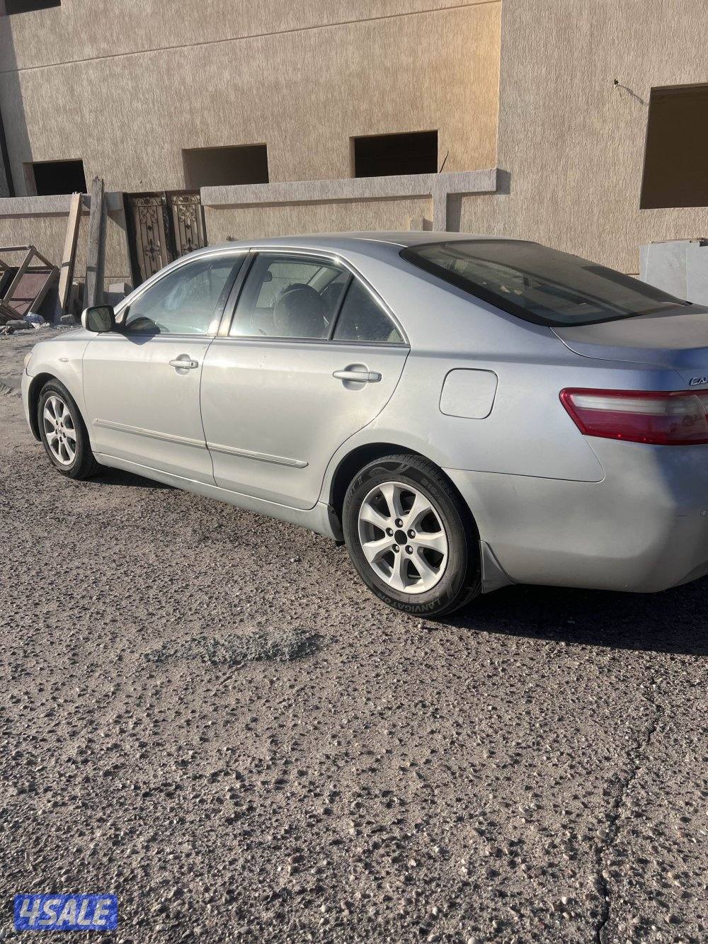 للبيع كامري حاله نادره ماشيه 140 الف فقط0