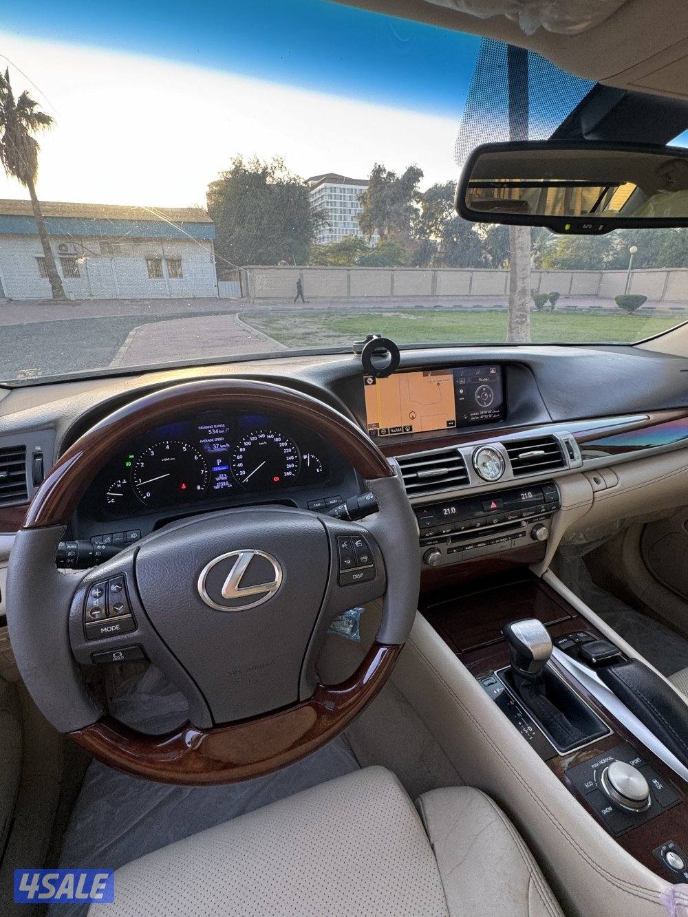 للبيع لكزس LS460 موديل 20158