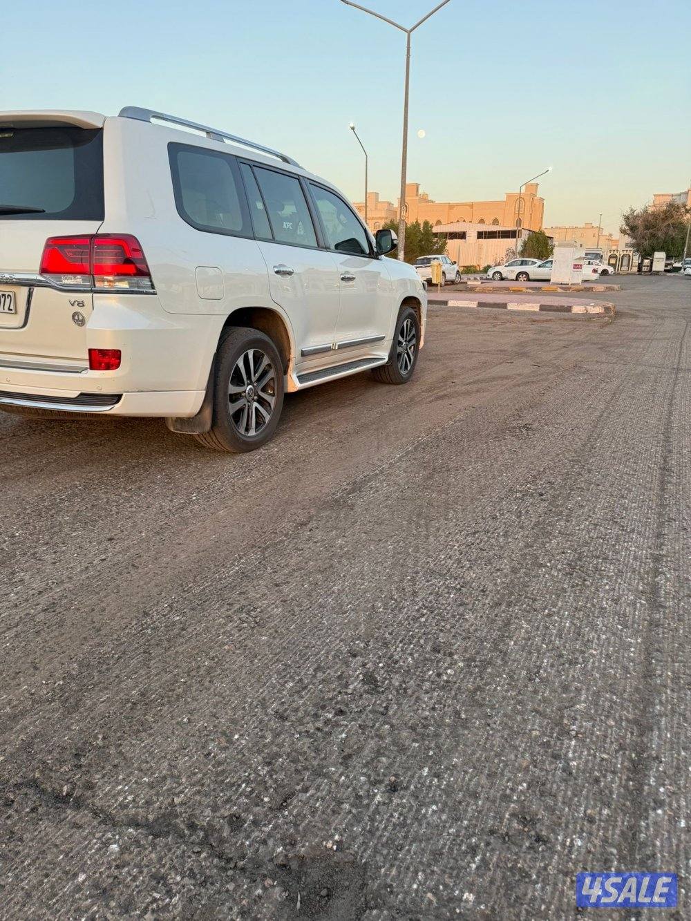 للبيع لاندكروزر 2019 قراند تورنق شرط الفحص ماشي 187 الف سيرفس منتظم با1