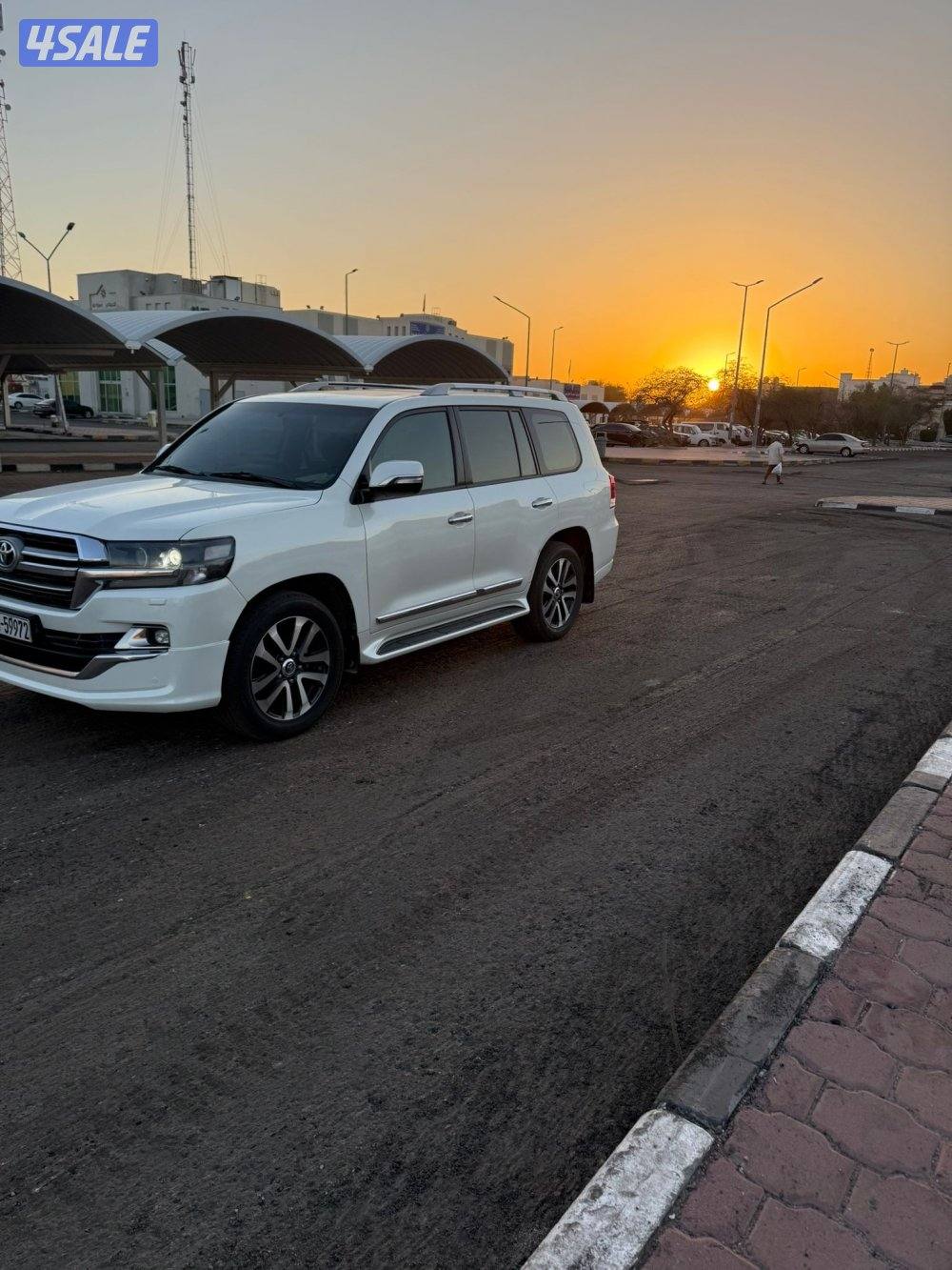 للبيع لاندكروزر 2019 قراند تورنق شرط الفحص ماشي 187 الف سيرفس منتظم با3