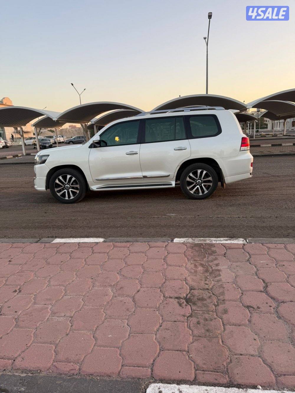 للبيع لاندكروزر 2019 قراند تورنق شرط الفحص ماشي 187 الف سيرفس منتظم با4