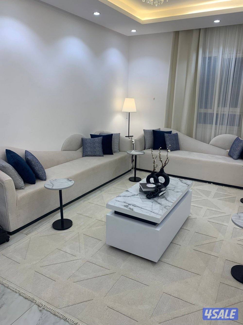 للبيع جلسة كاملة مفصله عند البغلي سفنج مغضوط مع الفرشه والستاره طاولات2