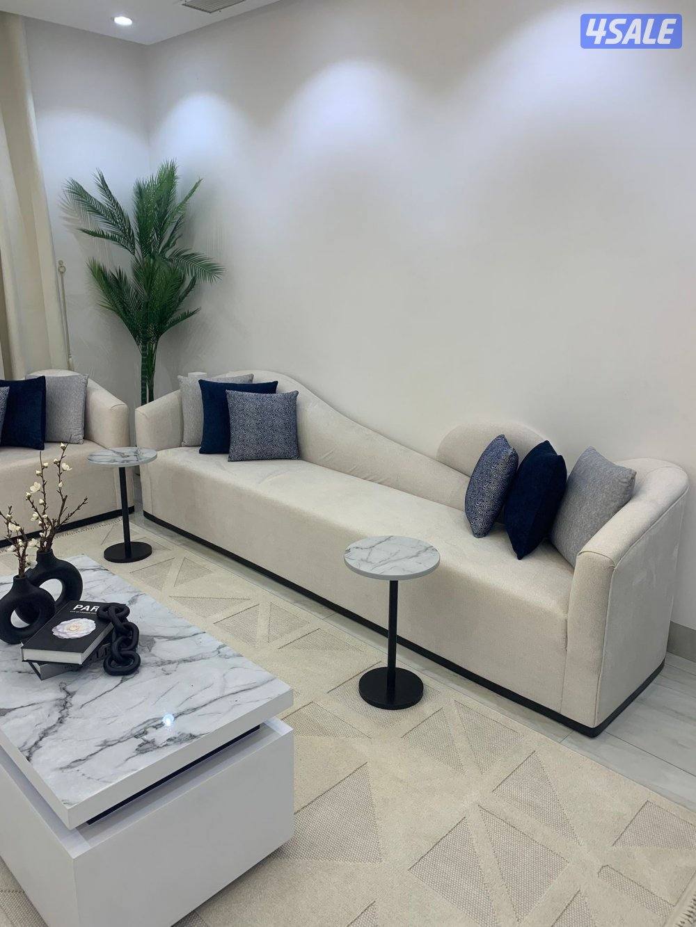 للبيع جلسة كاملة مفصله عند البغلي سفنج مغضوط مع الفرشه والستاره طاولات5