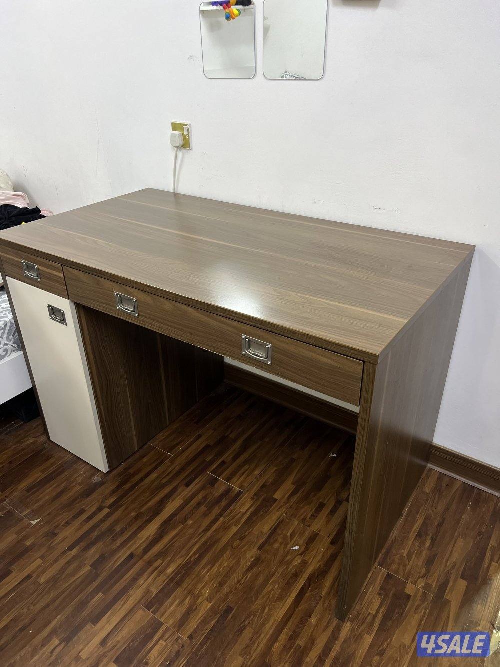 للبيع مكت خشب اصلي بتشطيب فخم ونظيف وبحالة ممتازة جدا1