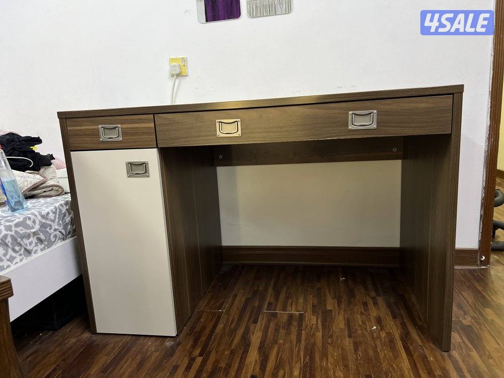 للبيع مكت خشب اصلي بتشطيب فخم ونظيف وبحالة ممتازة جدا2