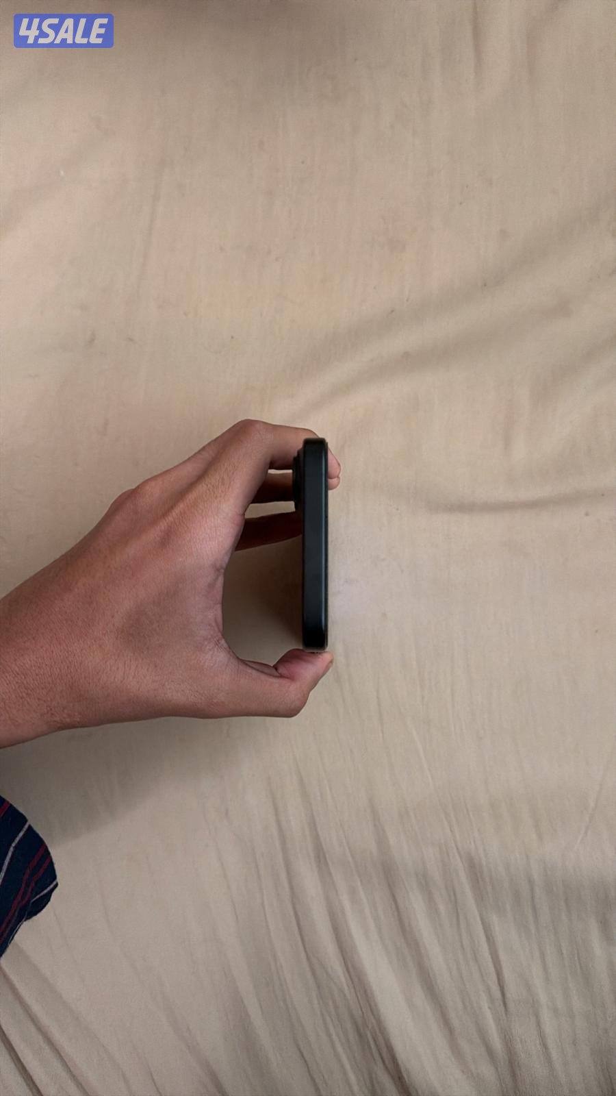 للبيع آيفون 164