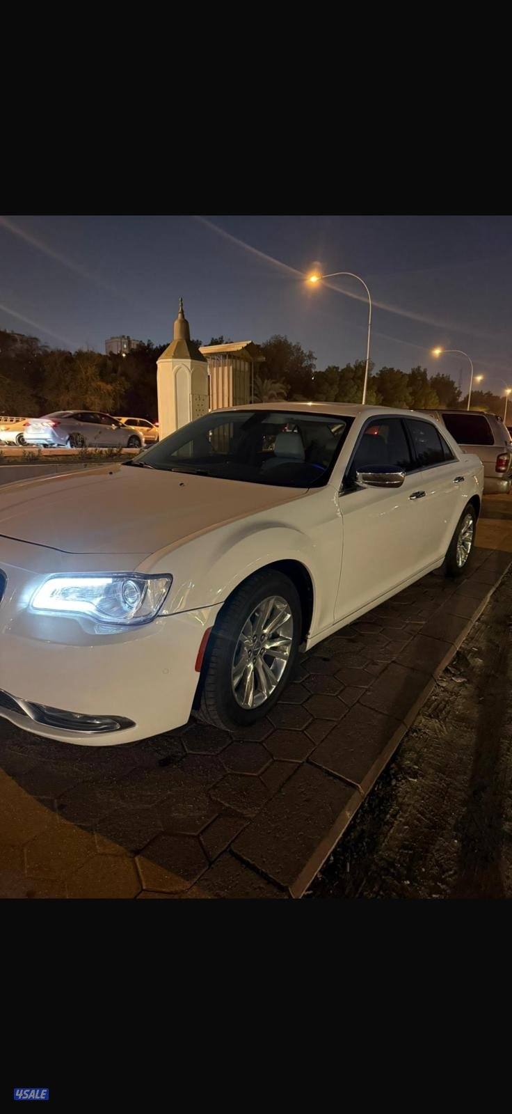 للبيع كرايزلر موديل 20212