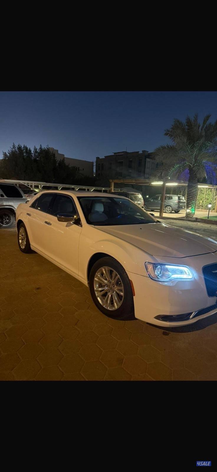 للبيع كرايزلر موديل 20213