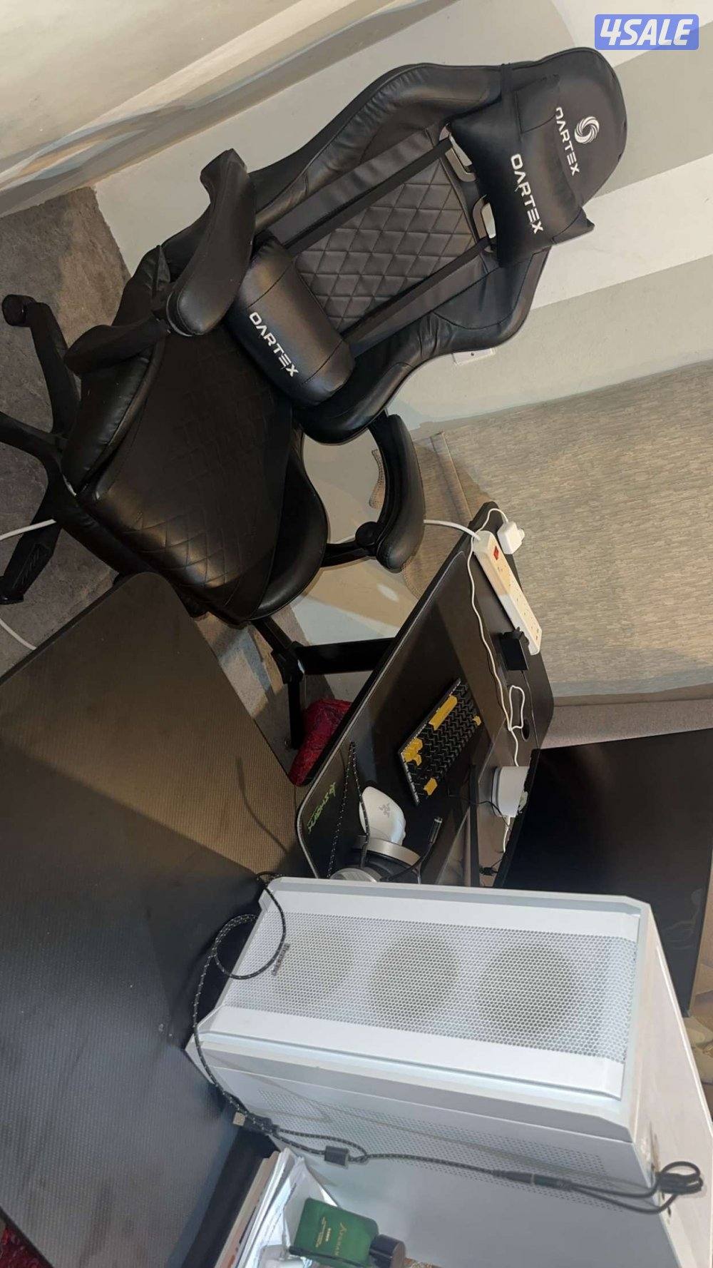 بيسي جديد مع اغراضه وكرسي قيمنق وطاوله قيمنق و ماوس كيبورد ومارس باد .3