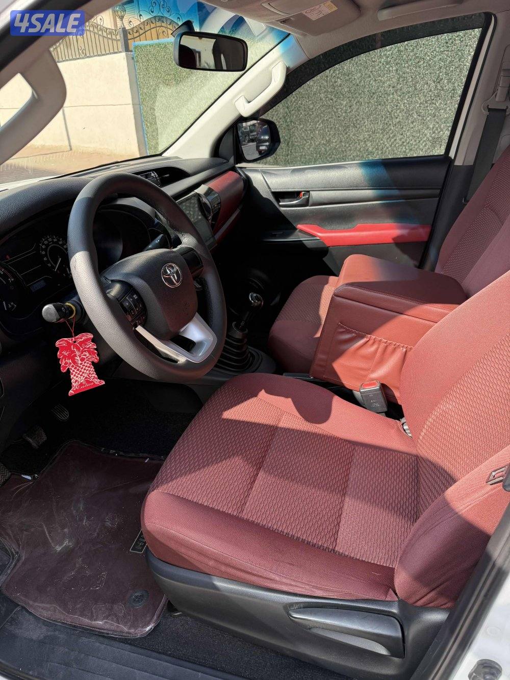 للبيع وانيت هايلكس الدرجه الثانيه دبل قير عادي صبغ الوكاله عداد 165 شر3