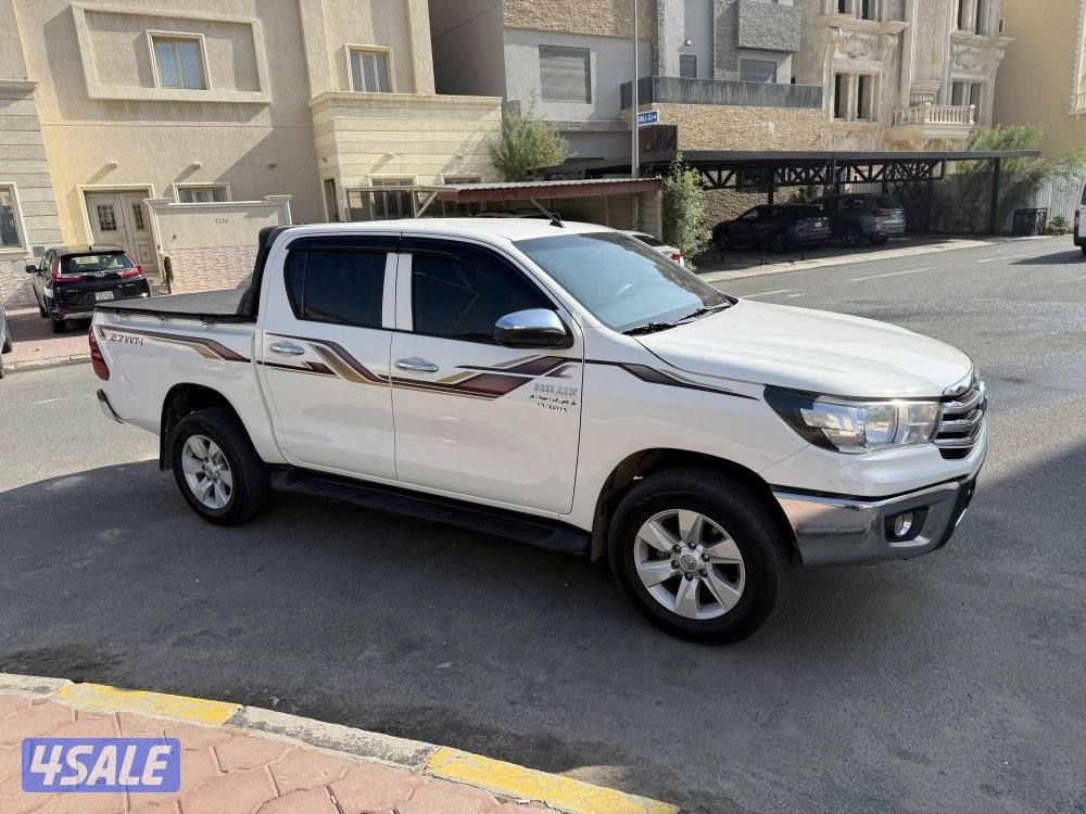 للبيع وانيت هايلكس الدرجه الثانيه دبل قير عادي صبغ الوكاله عداد 165 شر4