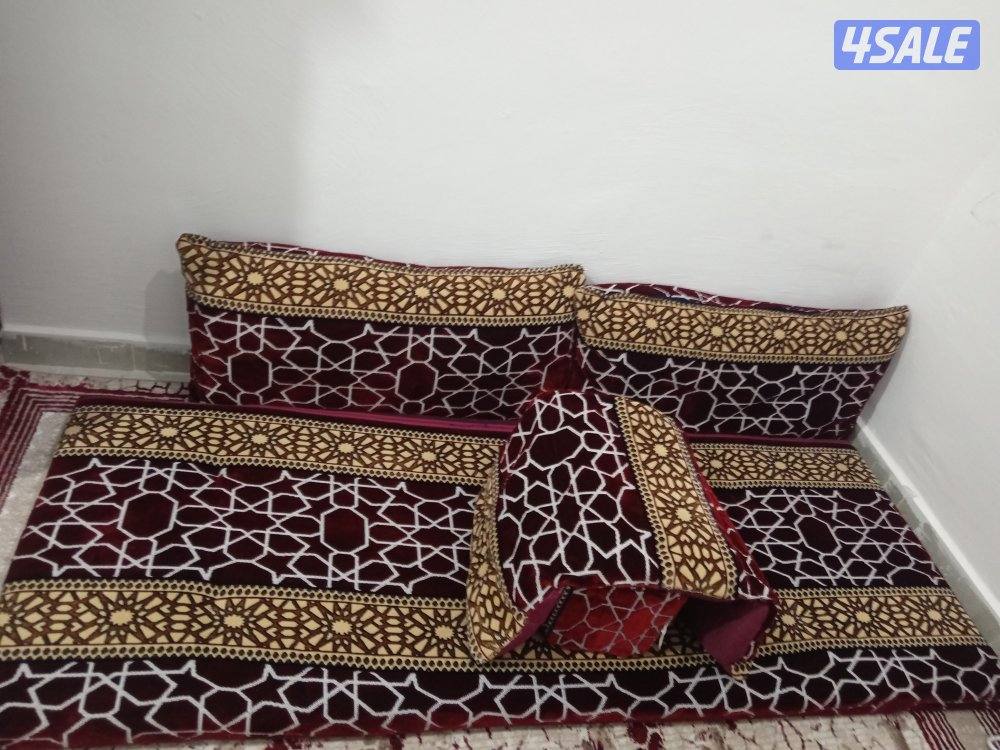 ديوانية ٥ قطع جديد بحالة ممتازة فرشة مع مسندين وركاية1