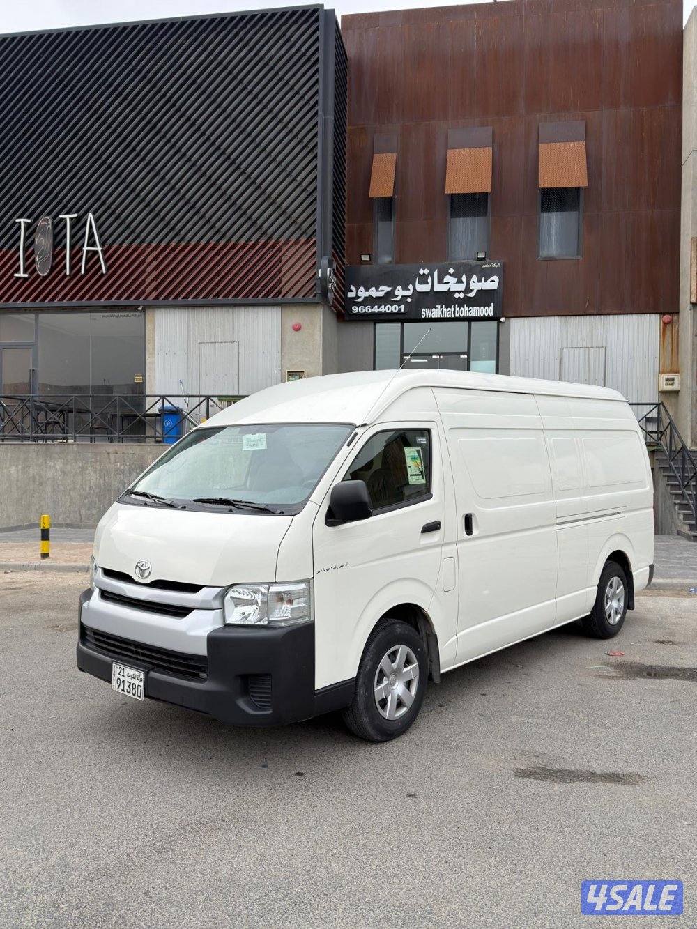 باص سقف عالي عداد 26 الف موديل 20230