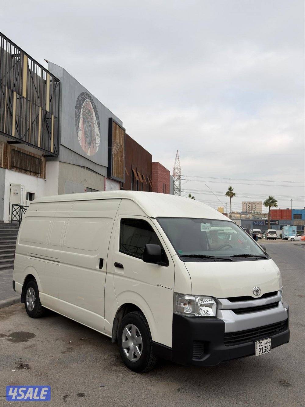 باص سقف عالي عداد 26 الف موديل 20231