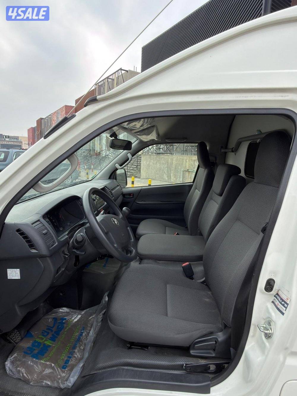 باص سقف عالي عداد 26 الف موديل 20236