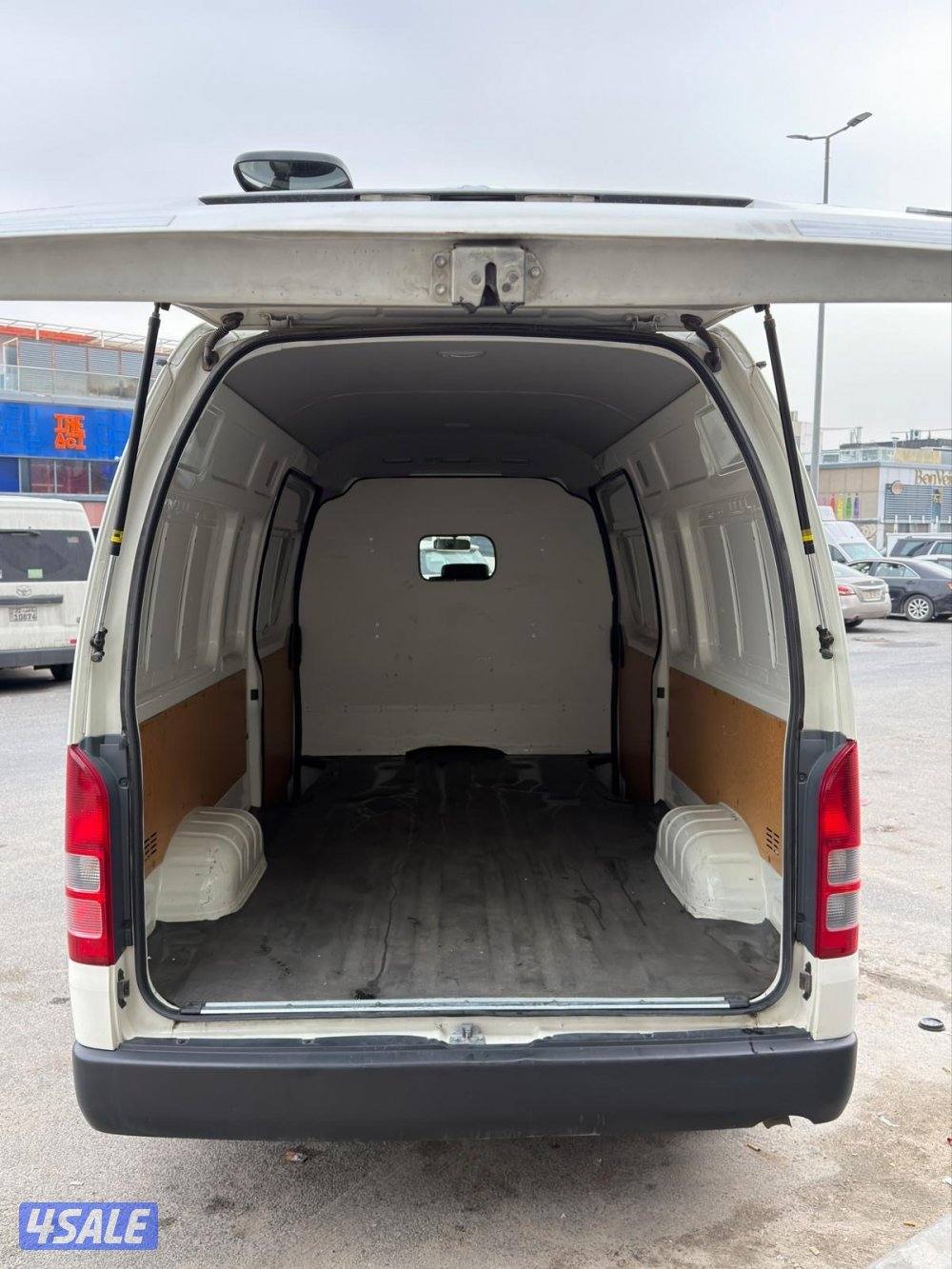 باص سقف عالي عداد 26 الف موديل 202310