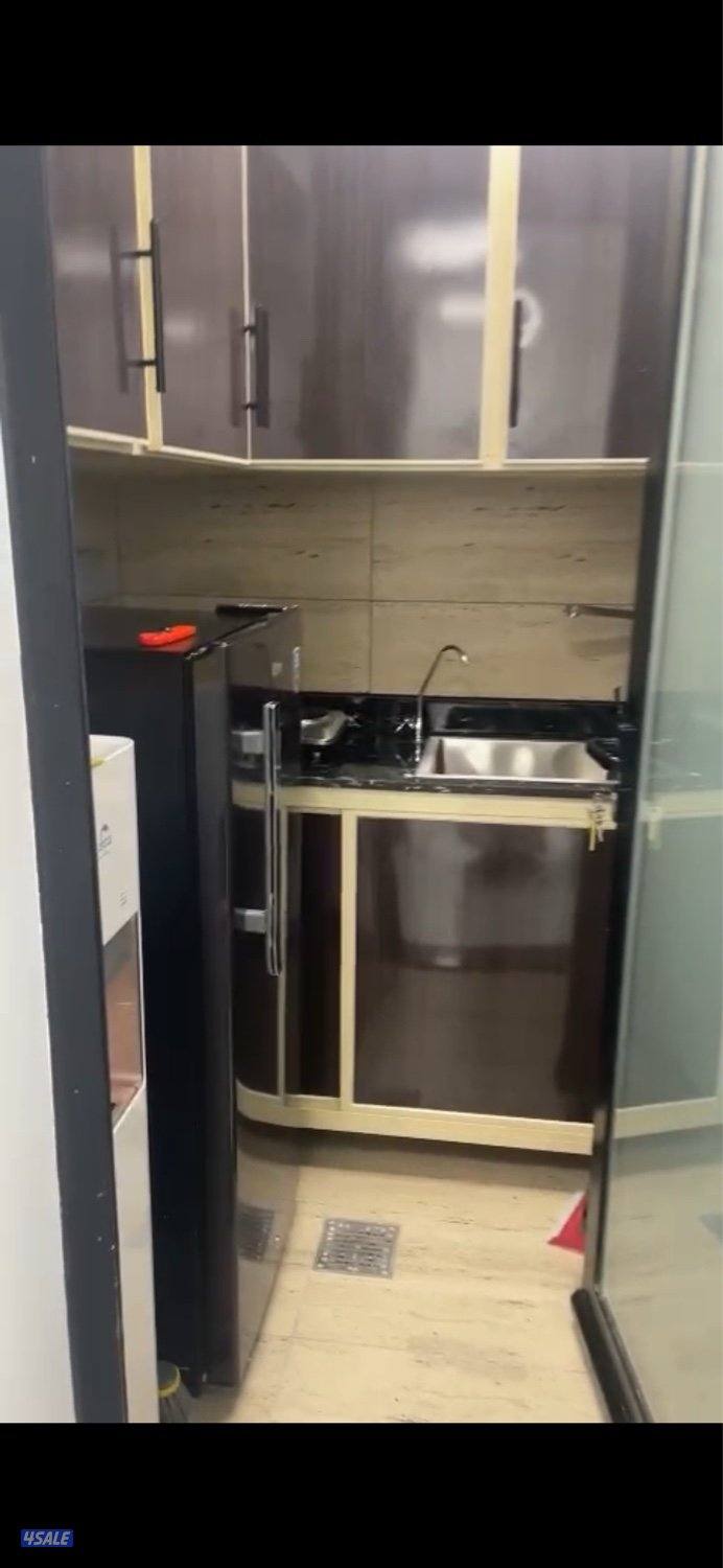 مكتب مؤثث 3 غرف وصاله وحمام ومطبخ3