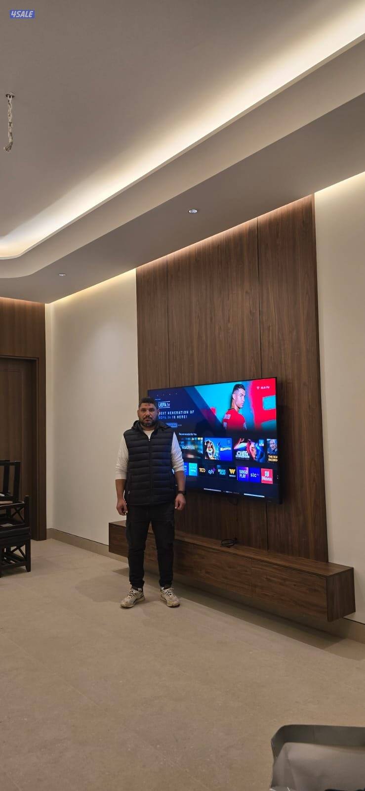 ديكورات تلفزيون بالاضاءة خشب ملامين1