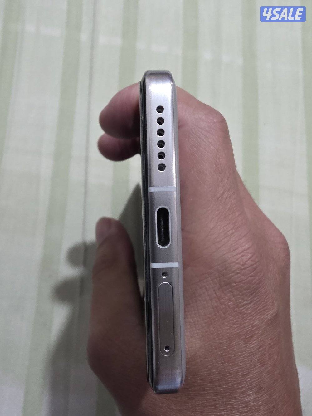 VIVO X200 Pro 1TB storage 16GB RAM7