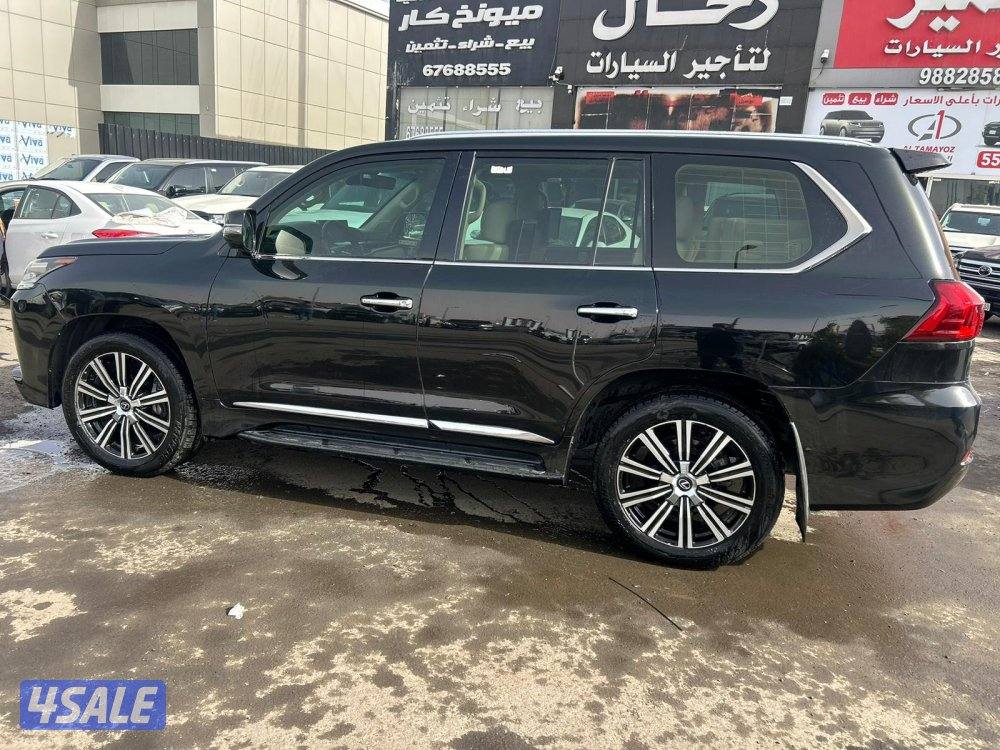 لكزس LX570 درجة اولى  موديل 2017 ماشى 318.000 k.m  وارد الساير2