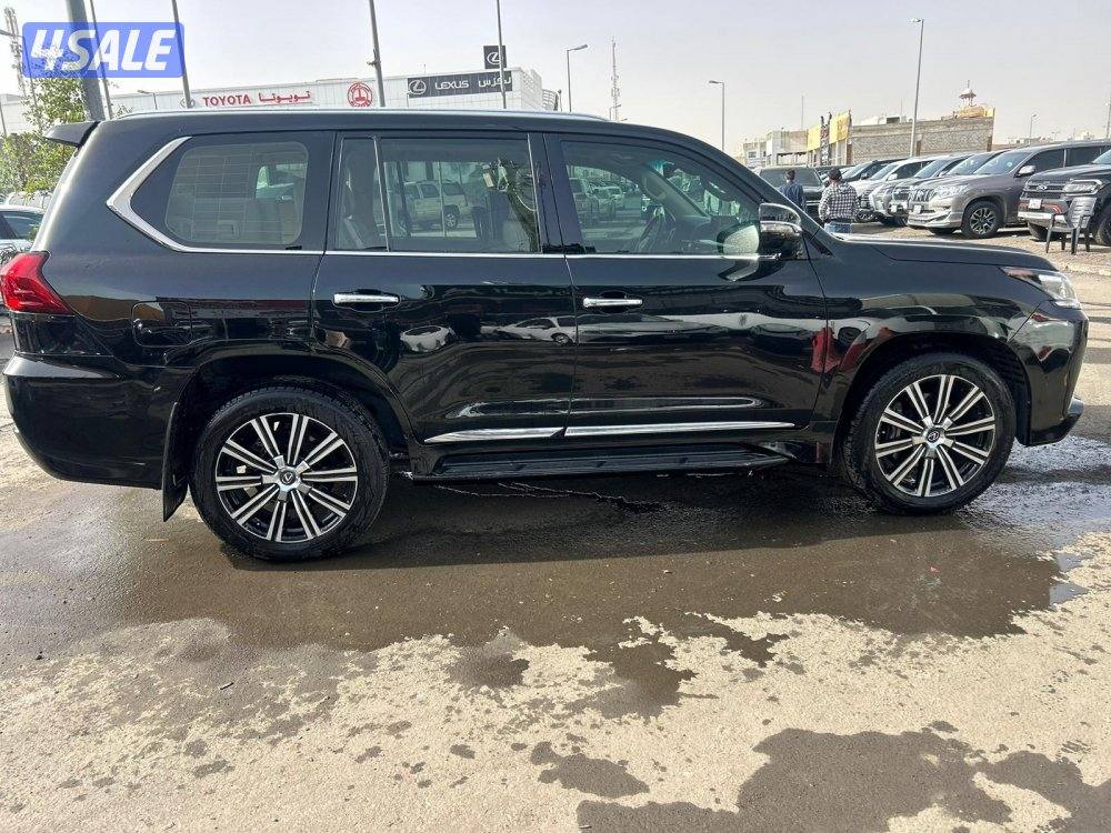 لكزس LX570 درجة اولى  موديل 2017 ماشى 318.000 k.m  وارد الساير3