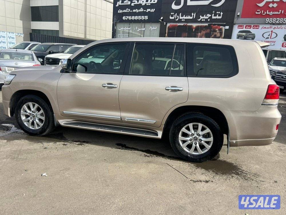 تويوتا لاند كروزر GX.R-V8 موديل 2017 ماشى 251.000 k.m  وارد الساير .2