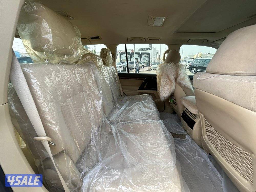 تويوتا لاند كروزر GX.R-V8 موديل 2017 ماشى 251.000 k.m  وارد الساير .4