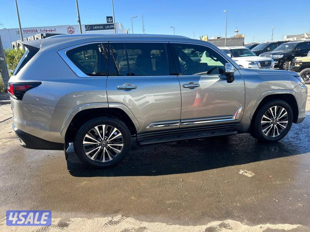 لكزس LX600 درجة اولى  twinturbo .V6 موديل 20243